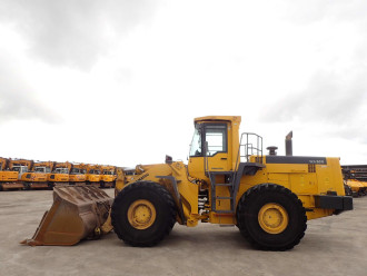 Radlader Komatsu WA 500-3 mit Waage