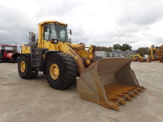 Radlader Komatsu WA 500-3 mit Waage