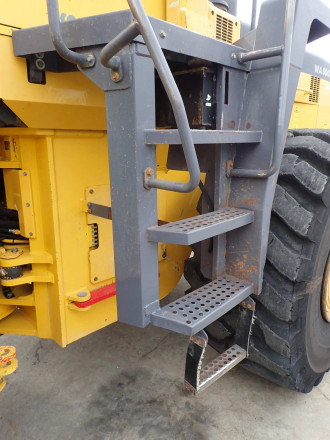 Radlader Komatsu WA 500-3 mit Waage