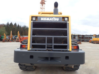 Radlader Komatsu WA 500-3 mit Waage