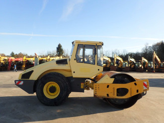 Walzenzug Bomag BW 213 D-4