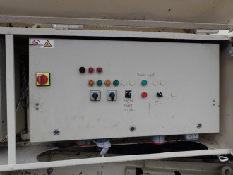Backenbrecher mobil Metso LT 100 mit Hammer im Bunker