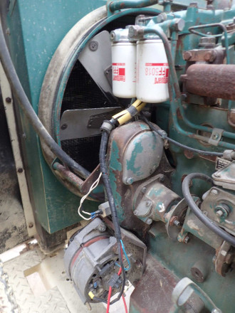 Backenbrecher mobil Metso LT 100 mit Hammer im Bunker