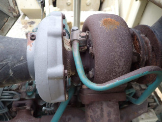 Backenbrecher mobil Metso LT 100 mit Hammer im Bunker
