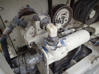Backenbrecher mobil Metso LT 100 mit Hammer im Bunker