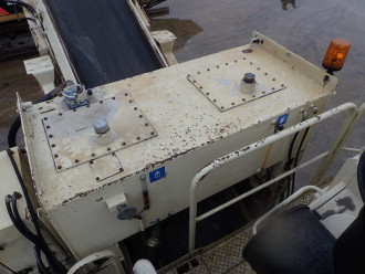 Backenbrecher mobil Metso LT 100 mit Hammer im Bunker