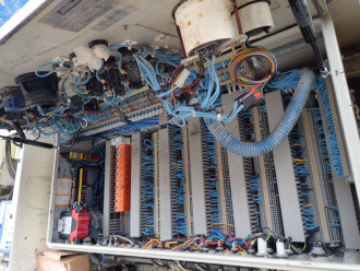 Backenbrecher mobil Metso LT 100 mit Hammer im Bunker