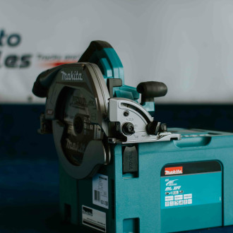 Makita SP001G Akku-Tauchsäge 56mm 40V mit Führungsschiene