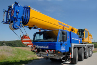 Kran FAUN ATF 70-4 mit Bedienpersonal / Fahrer Freising