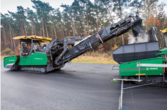 Vögele MT 3000-2 i Asphalt Beschicker mit Fahrer 