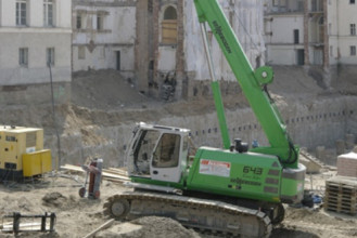 Żuraw gąsienicowy teleskopowy 643 SENNEBOGEN 