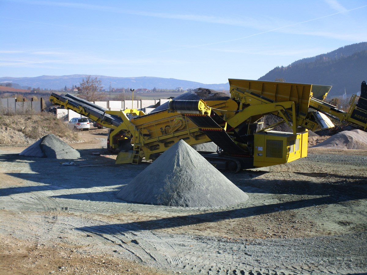 Keestrack C8 - 2-Deck Spannwellen-Spezialsieb auf Raupe, 42-44To mieten