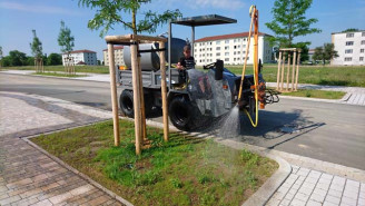 Dumper mit Wassertank Wassersprühfahrzeug 