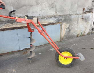 Erdbohrer mit Benzin Motor Potsdam