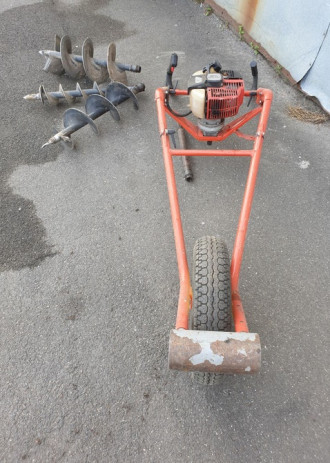 Erdbohrer mit Benzin Motor