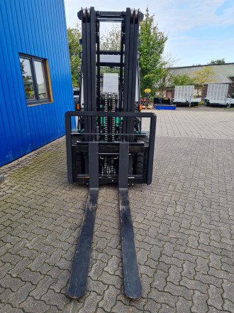 Dieselstapler Mitsubishi FD55NT Traglast 5500kg Hubhöhe 5500mm - Vollkabine