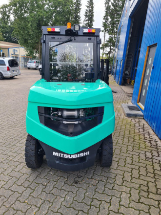 Dieselstapler Mitsubishi FD55NT Traglast 5500kg Hubhöhe 5500mm - Vollkabine