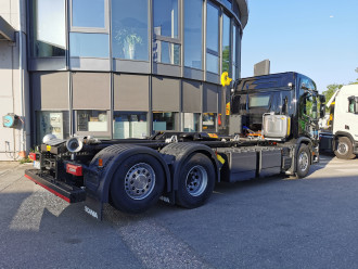 Vollelektrischer Scania Abrollkipper