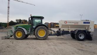 STREUMASTER SW 10/16 TA mit John Deere Traktor 8R340 Traktoren / Bodenstabilisierer / Bindemittelstreuer 