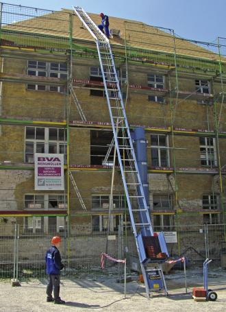 Schrägaufzug Geda Nutzlast 200 kg Arbeitshöhe 13 m 