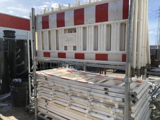Verkehrsschilder und Absperrmaterial 