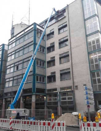 Podnośnik teleskopowy Genie S85 z napędem na wszystkie koła 