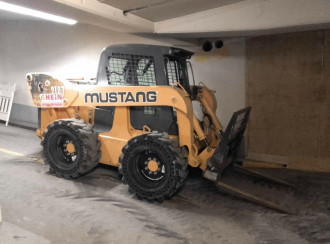 Ładowarka o sterowaniu burtowym Mustang SL7710SXT 