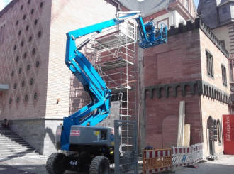 Platforma przegubowa Genie Z-60/37 FE 