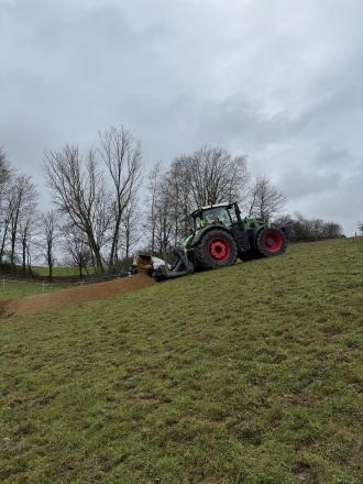 Grabenfräse Stehr SGF 1300 mit Bedienpersonal