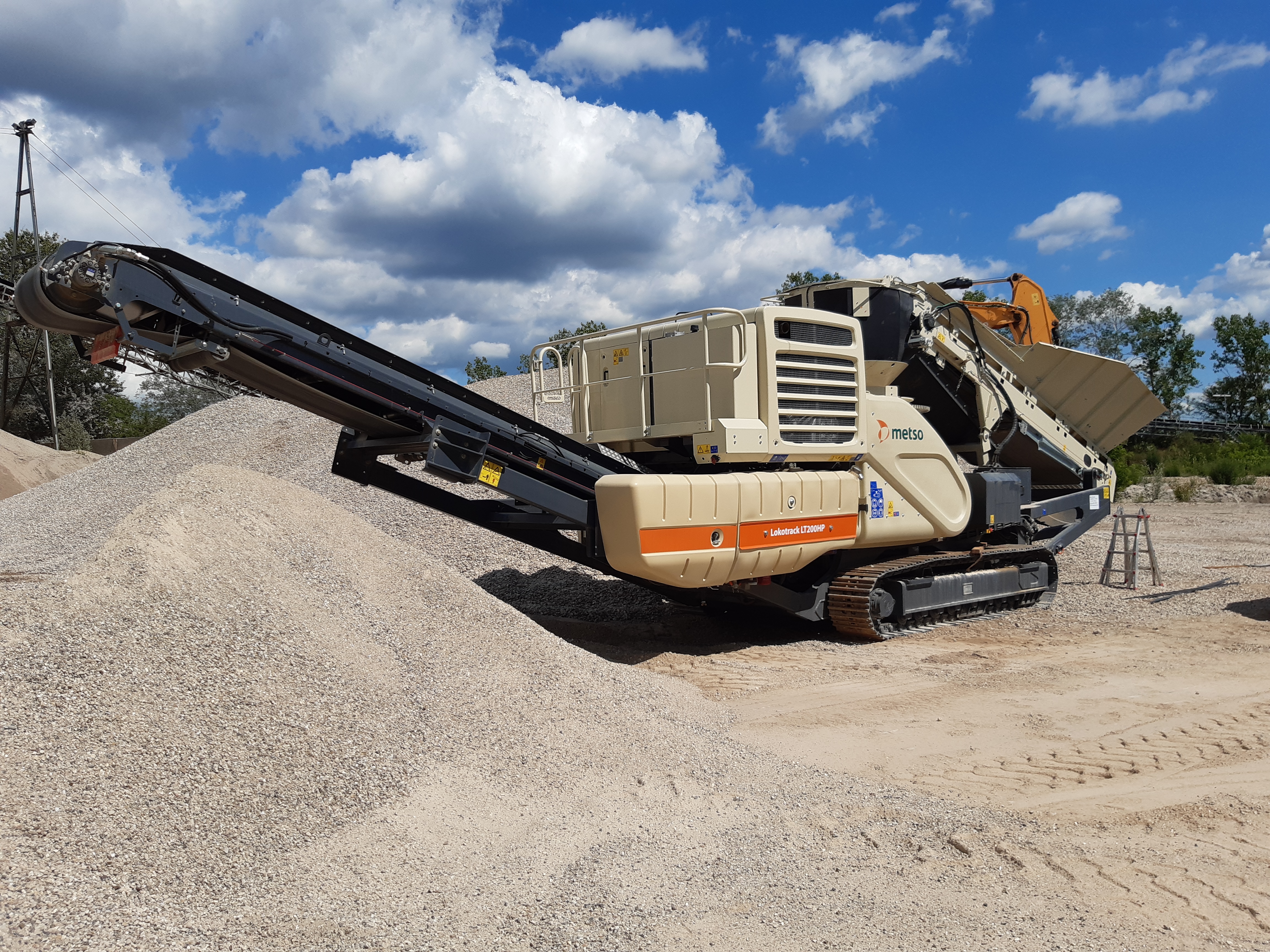Kegelbrecher raupenmobil Metso LT200HP mieten