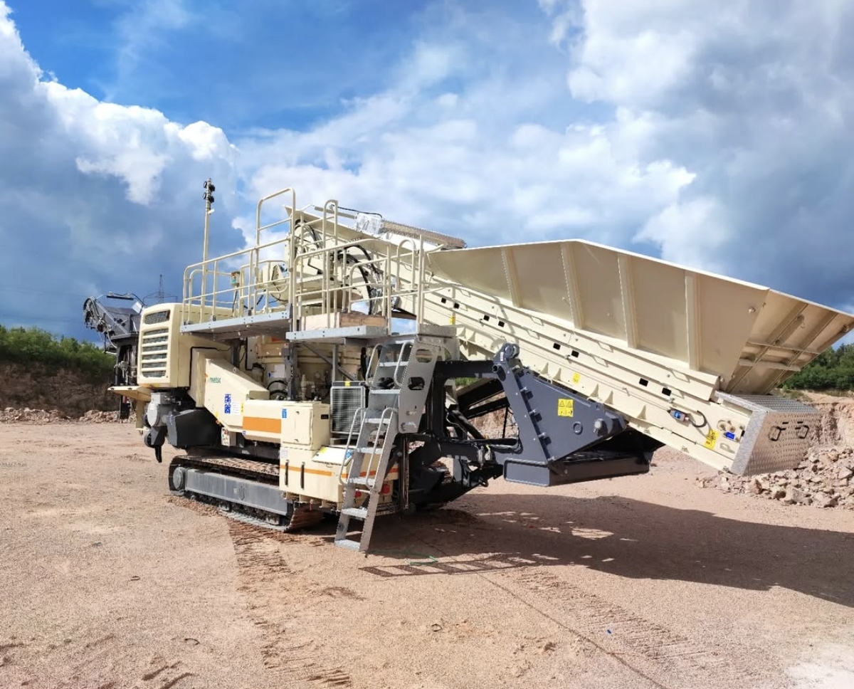 Kegelbrecher raupenmobil Metso LT300HP mieten