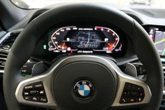 BMW X5 M50d mieten in Würzburg, Dettelbach, Kist, Marktheidenfeld bei Auge Autovermietung