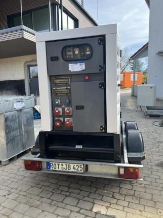 60 kVA Stromerzeuger SDMO auf Fahrgestell