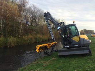Kettenbagger Mecalac 8MCR Greenjob für Gewässerunterhaltung