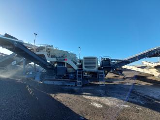 Kegelbrecher raupenmobil Metso LT220GP mit Vorsiebeinheit