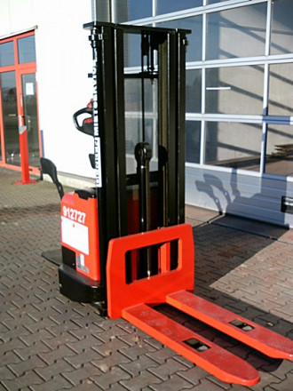 Elektro Deichselstapler Ameise Potsdam