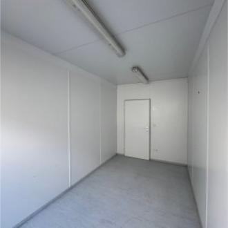 20‘ Bürocontainer mit Trennwand