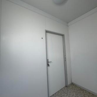20‘ Bürocontainer mit Trennwand