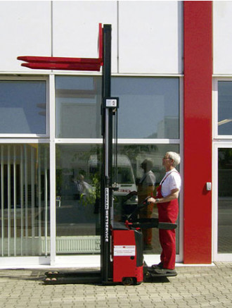 Elektryczny wózek paletowy 