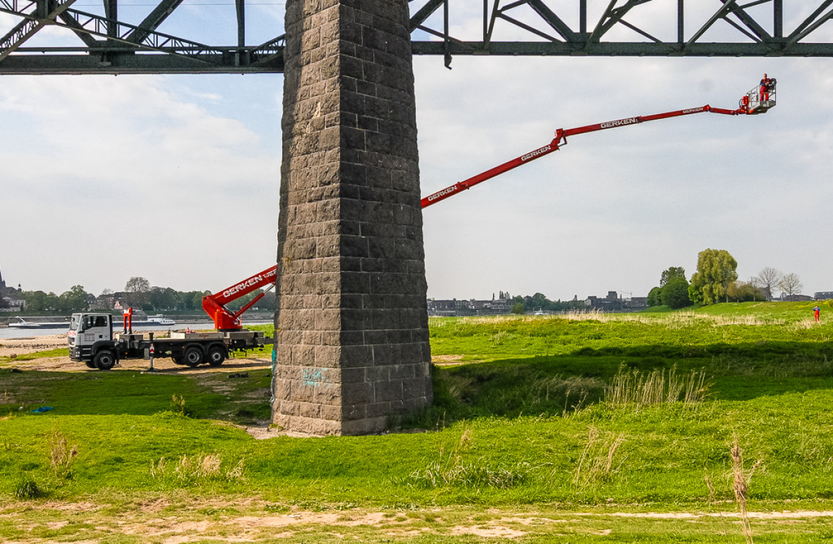 LKW Hebebühne Allrad 58 m Arbeitshöhe mit Fahrer mieten