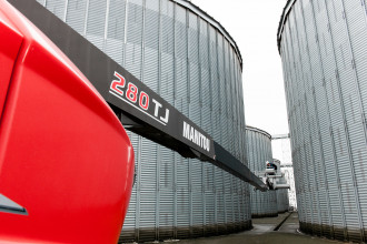Przegubowy podnośnik teleskopowy Manitou 280 TJ z silnikiem wysokoprężnym