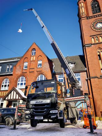 JL-Transporte Anhängerkran · Autokran · Hebetechnik · Spezialtransporte Einsatzgebiet: Flensburg – Kiel – Hamburg – Bremen – Hannover