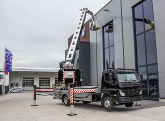 JL-Transporte Anhängerkran · Autokran · Hebetechnik · Spezialtransporte Einsatzgebiet: Flensburg – Kiel – Hamburg – Bremen – Hannover