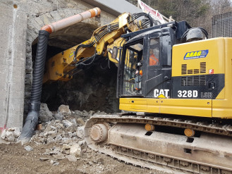 CAT 328D LCR 45-tonowa koparka tunelowa na bio-olej