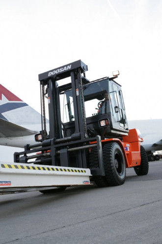 Ciężki wózek widłowy Doosan D160S-5 