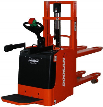 Hochhubwagen Berlin Doosan LEDD 20 MP 