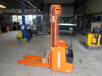 Hochhubwagen Doosan LEDS 16 