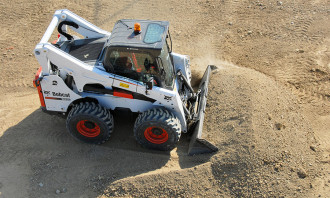 Ładowarka o sterowaniu burtowym Bobcat S 850 