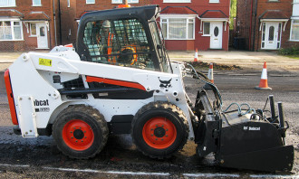 Ładowarka o sterowaniu burtowym Bobcat S 550 