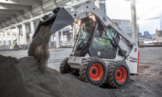 Ładowarka o sterowaniu burtowym Bobcat S 450 